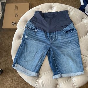 Old navy maternity Bermuda shorts